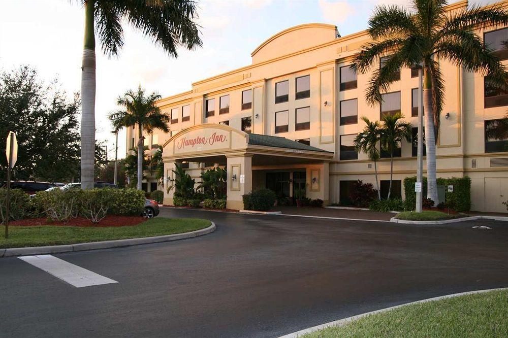 Hampton Inn Palm Beach Gardens Exterior photo