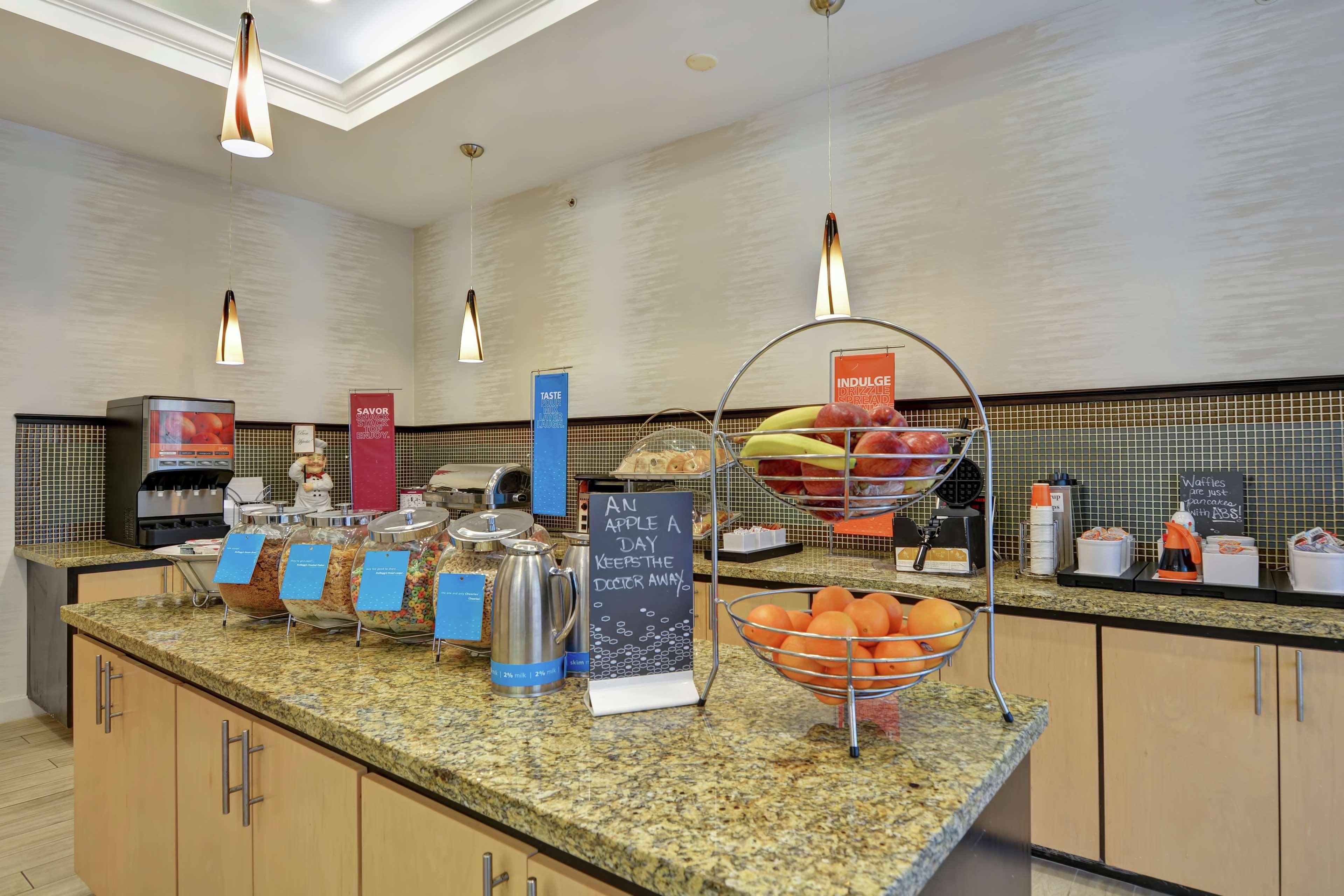 Hampton Inn Palm Beach Gardens Exterior photo