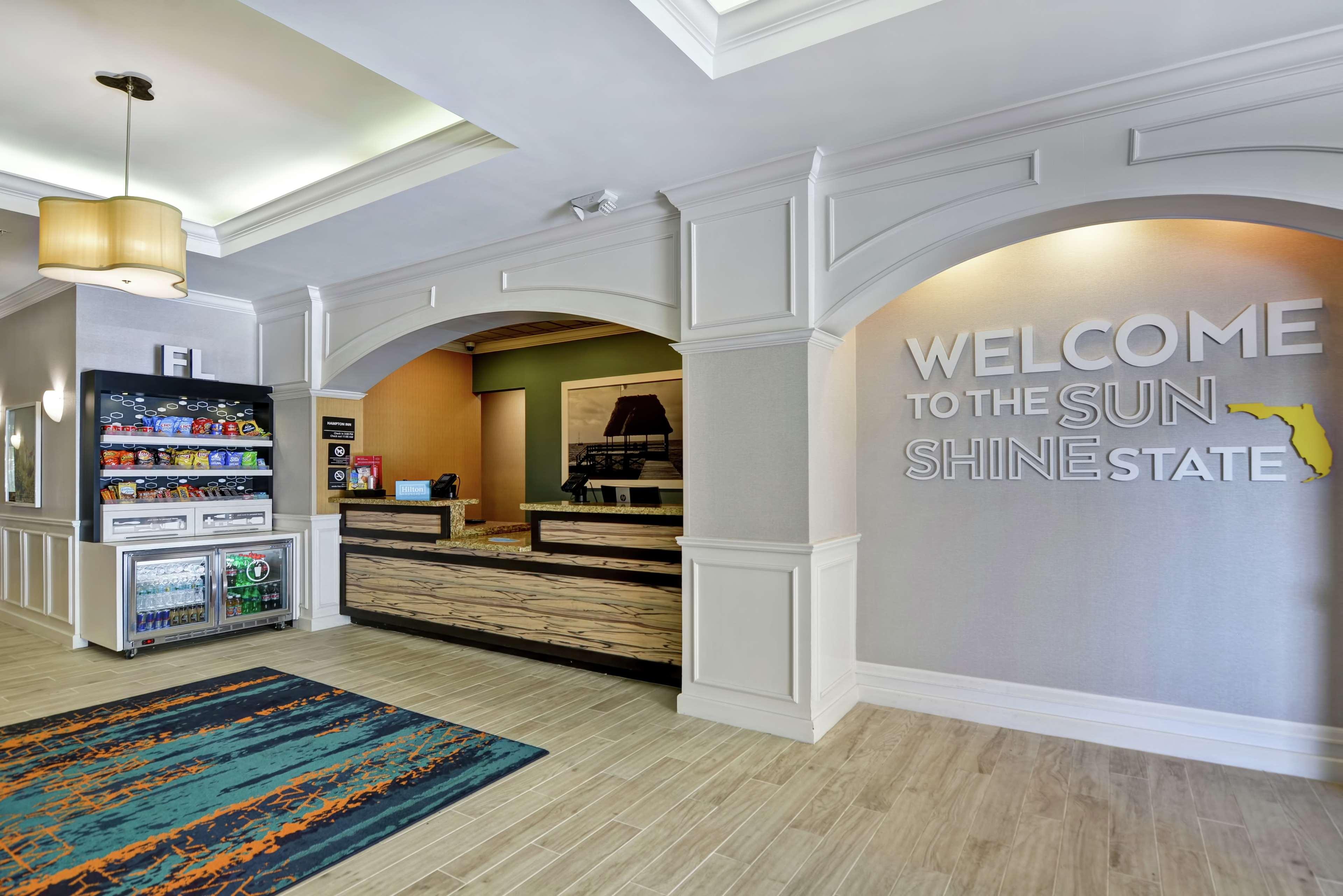 Hampton Inn Palm Beach Gardens Exterior photo