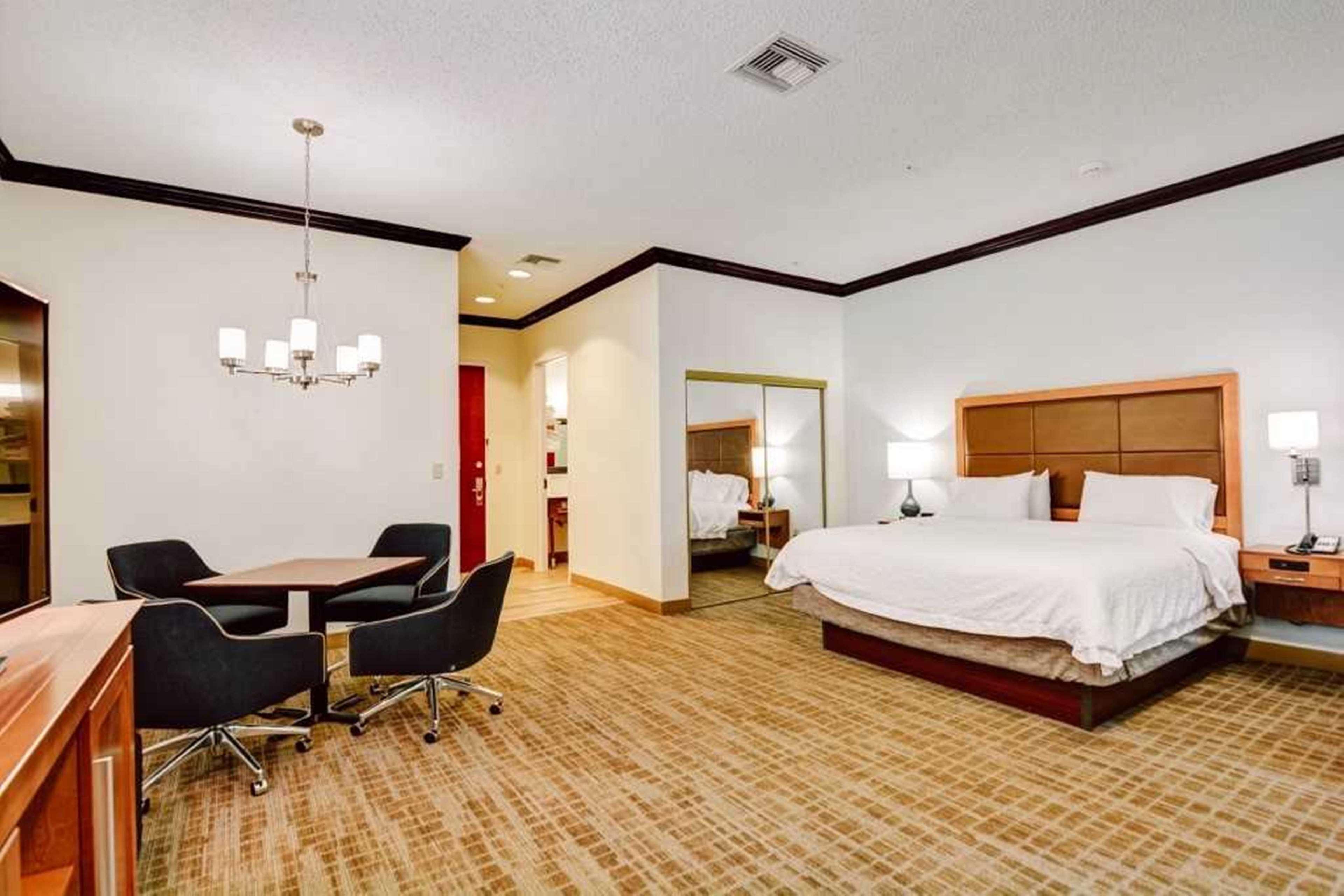 Hampton Inn Palm Beach Gardens Exterior photo