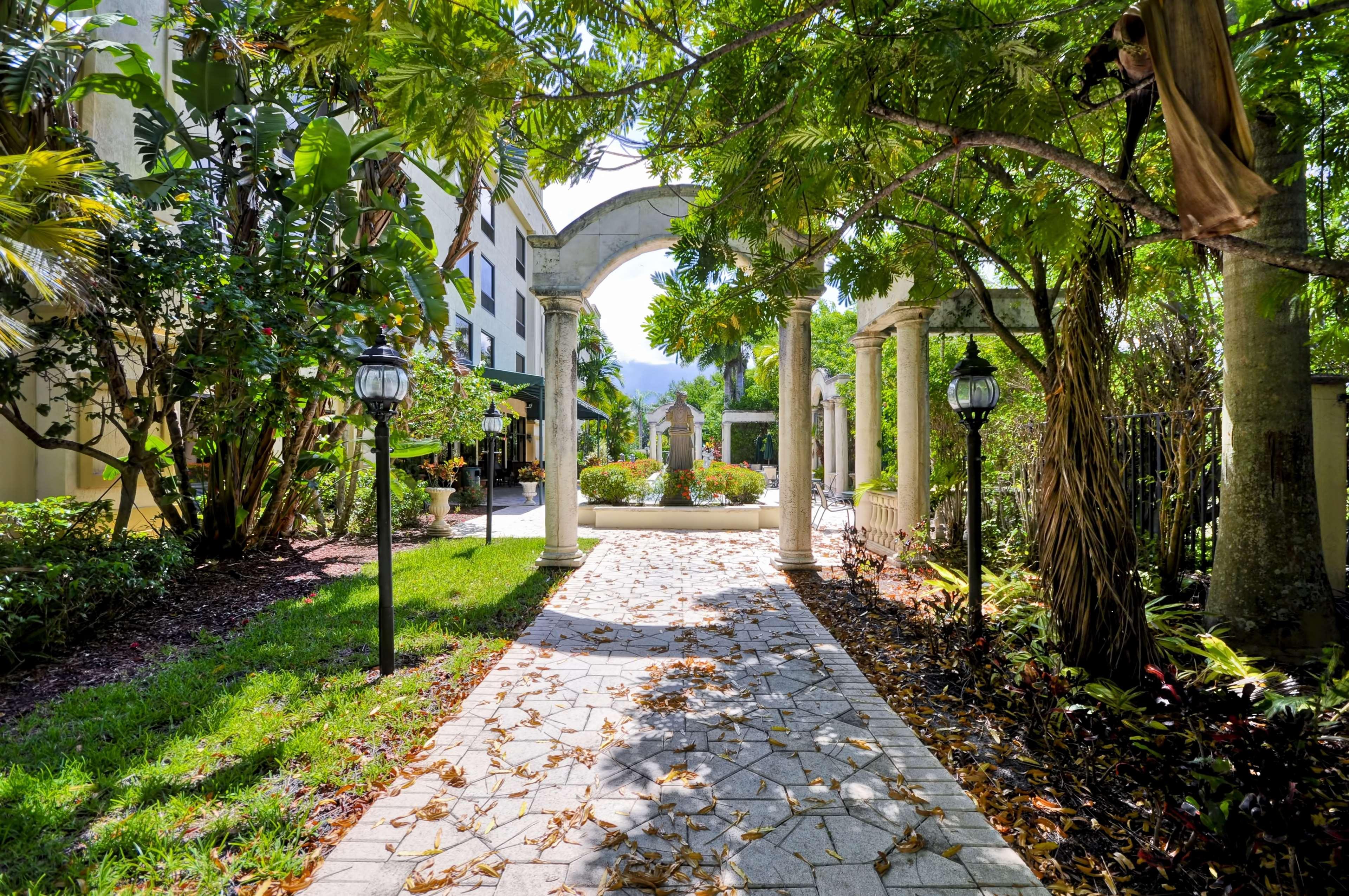 Hampton Inn Palm Beach Gardens Exterior photo