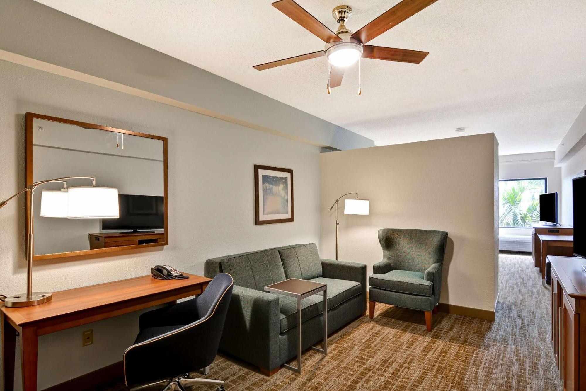 Hampton Inn Palm Beach Gardens Exterior photo