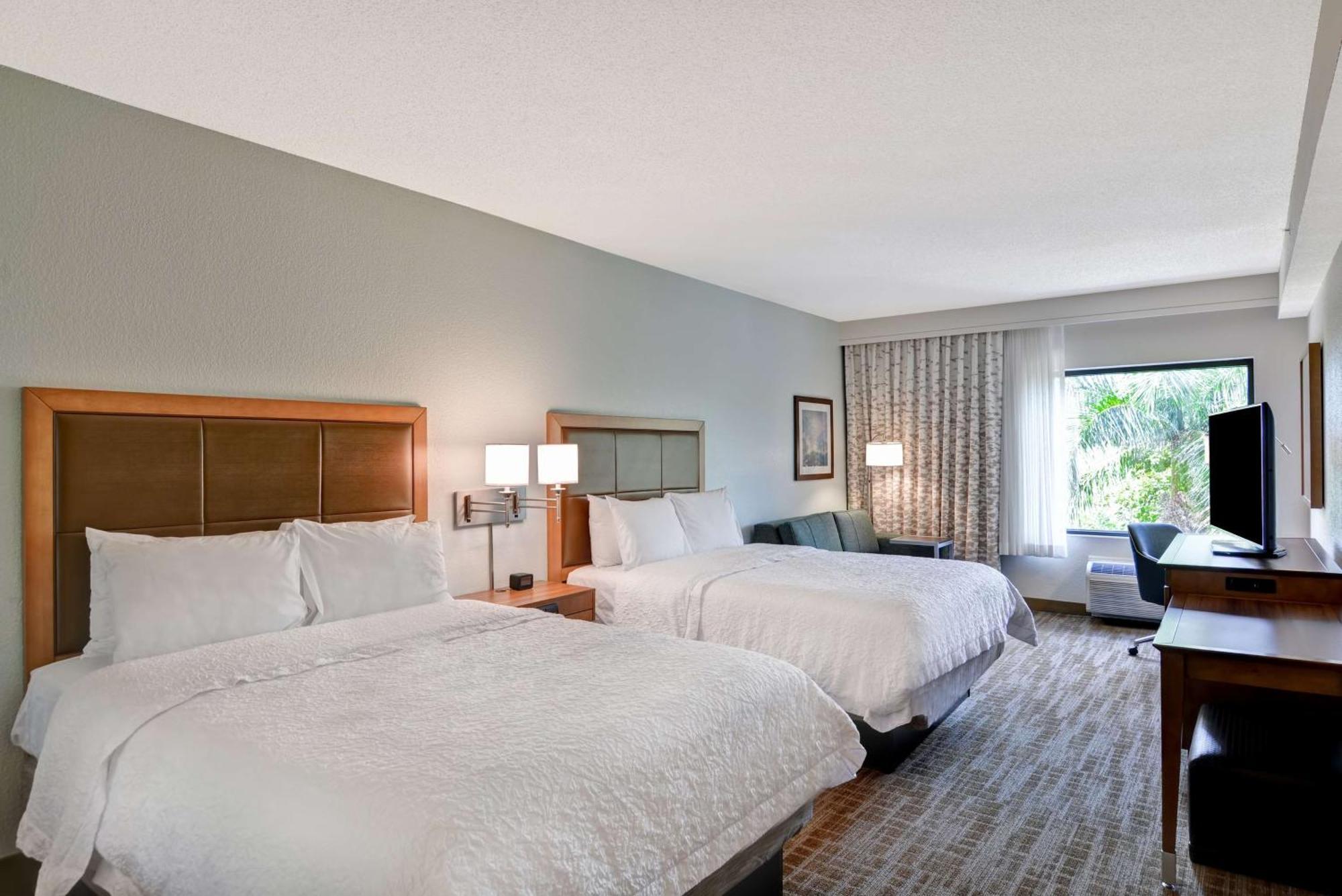 Hampton Inn Palm Beach Gardens Exterior photo