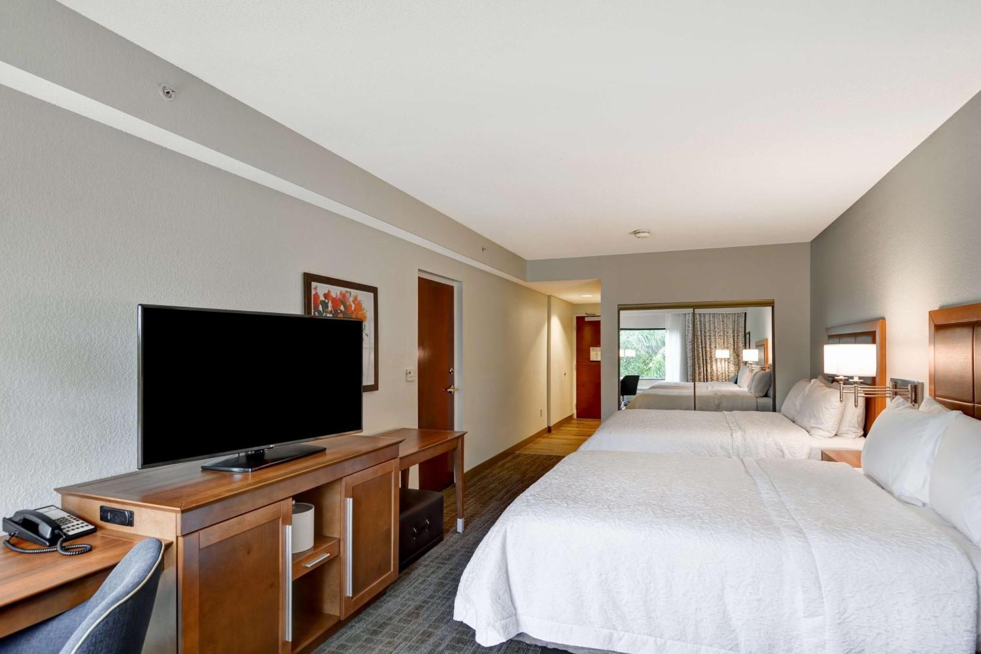 Hampton Inn Palm Beach Gardens Exterior photo