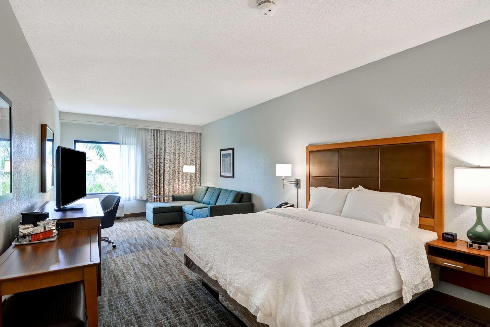Hampton Inn Palm Beach Gardens Exterior photo