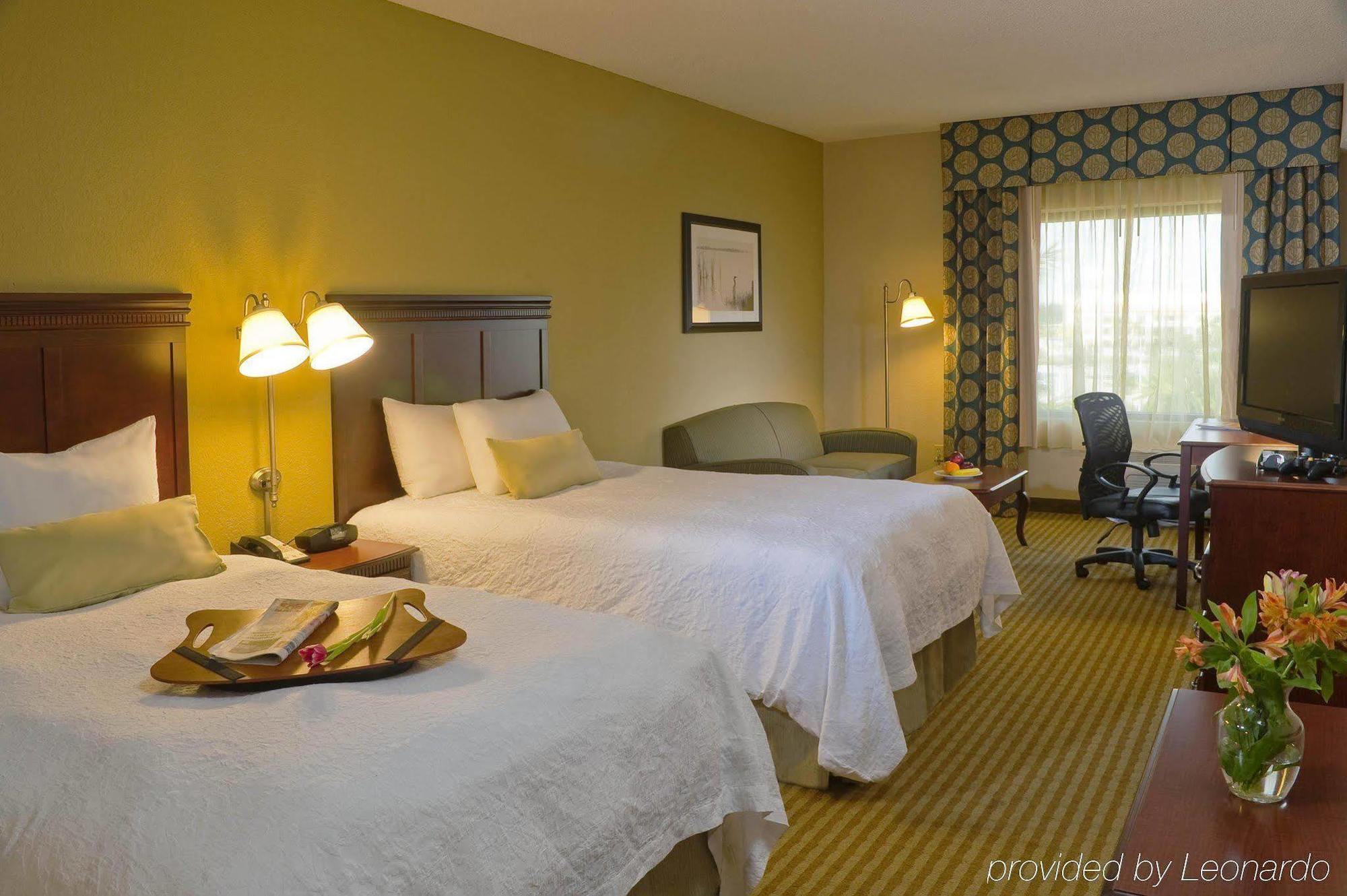 Hampton Inn Palm Beach Gardens Exterior photo