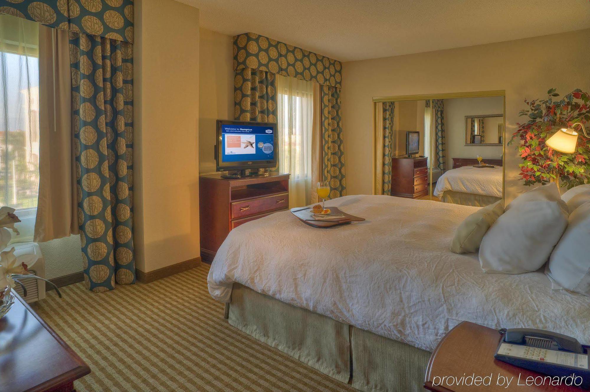 Hampton Inn Palm Beach Gardens Room photo