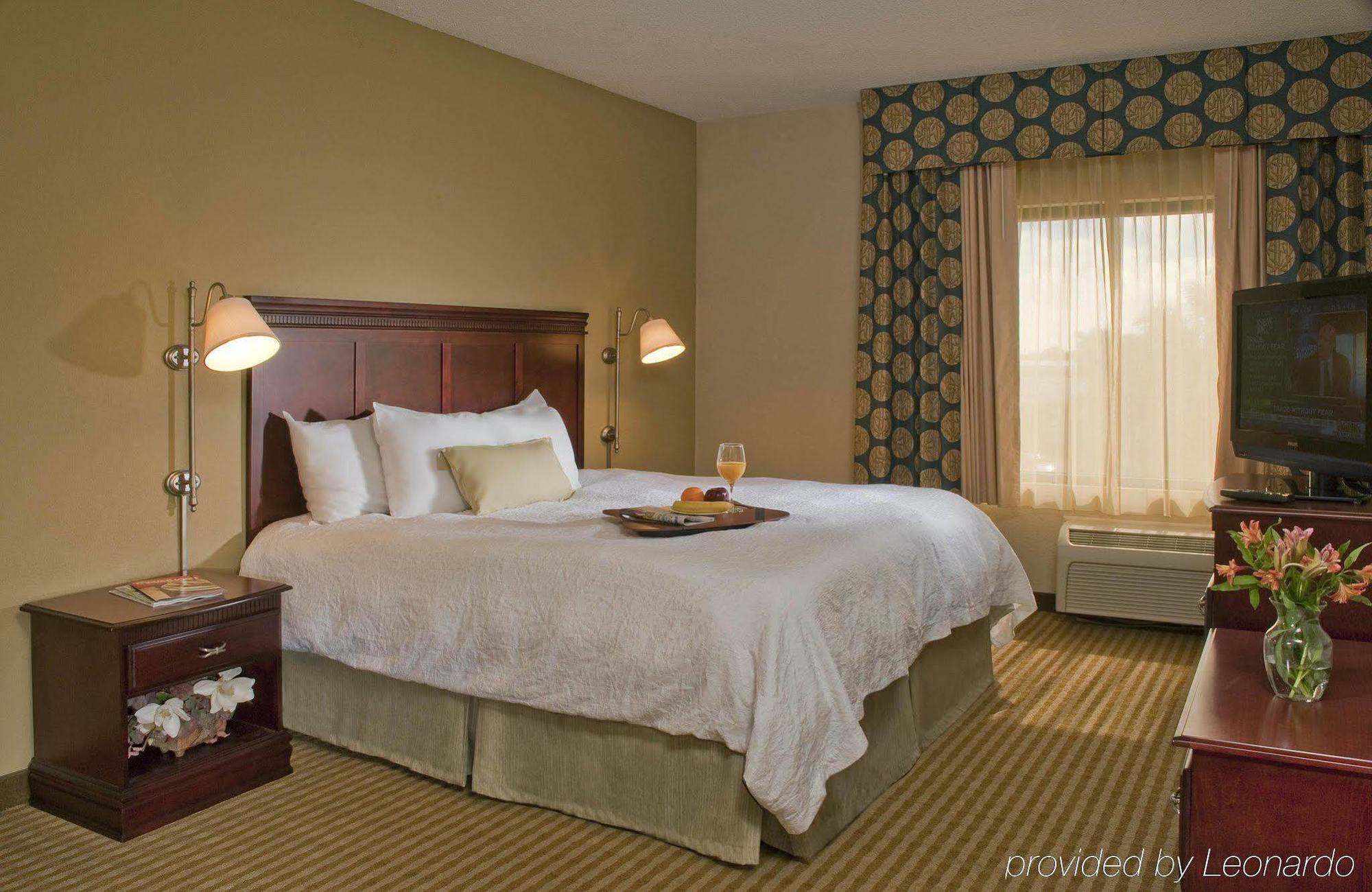 Hampton Inn Palm Beach Gardens Exterior photo