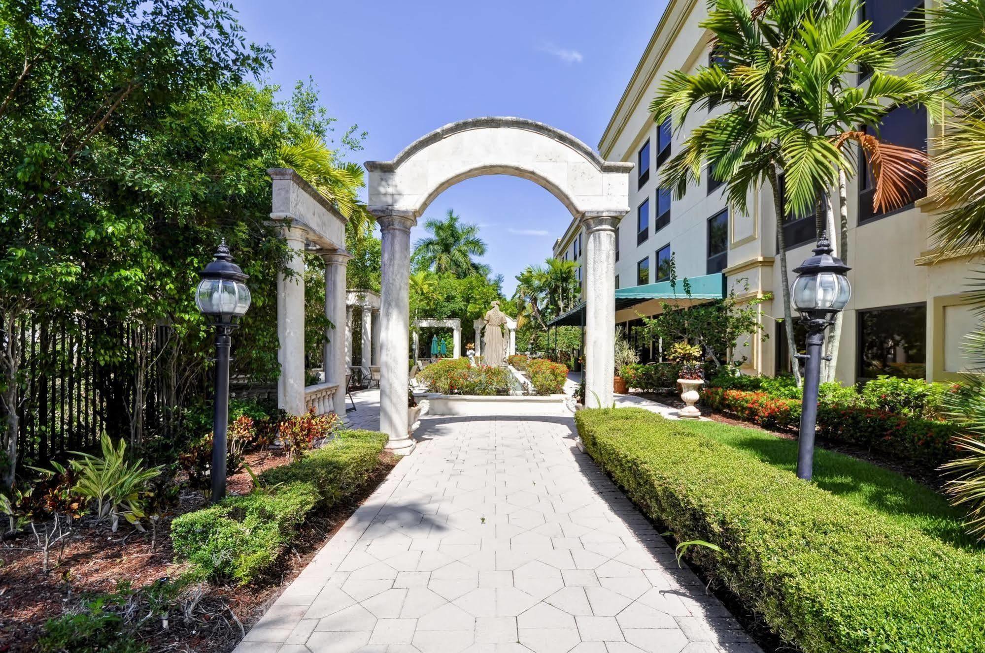 Hampton Inn Palm Beach Gardens Exterior photo
