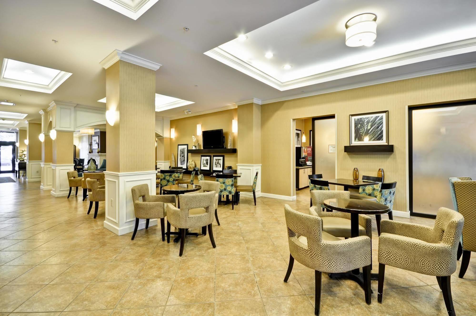 Hampton Inn Palm Beach Gardens Exterior photo