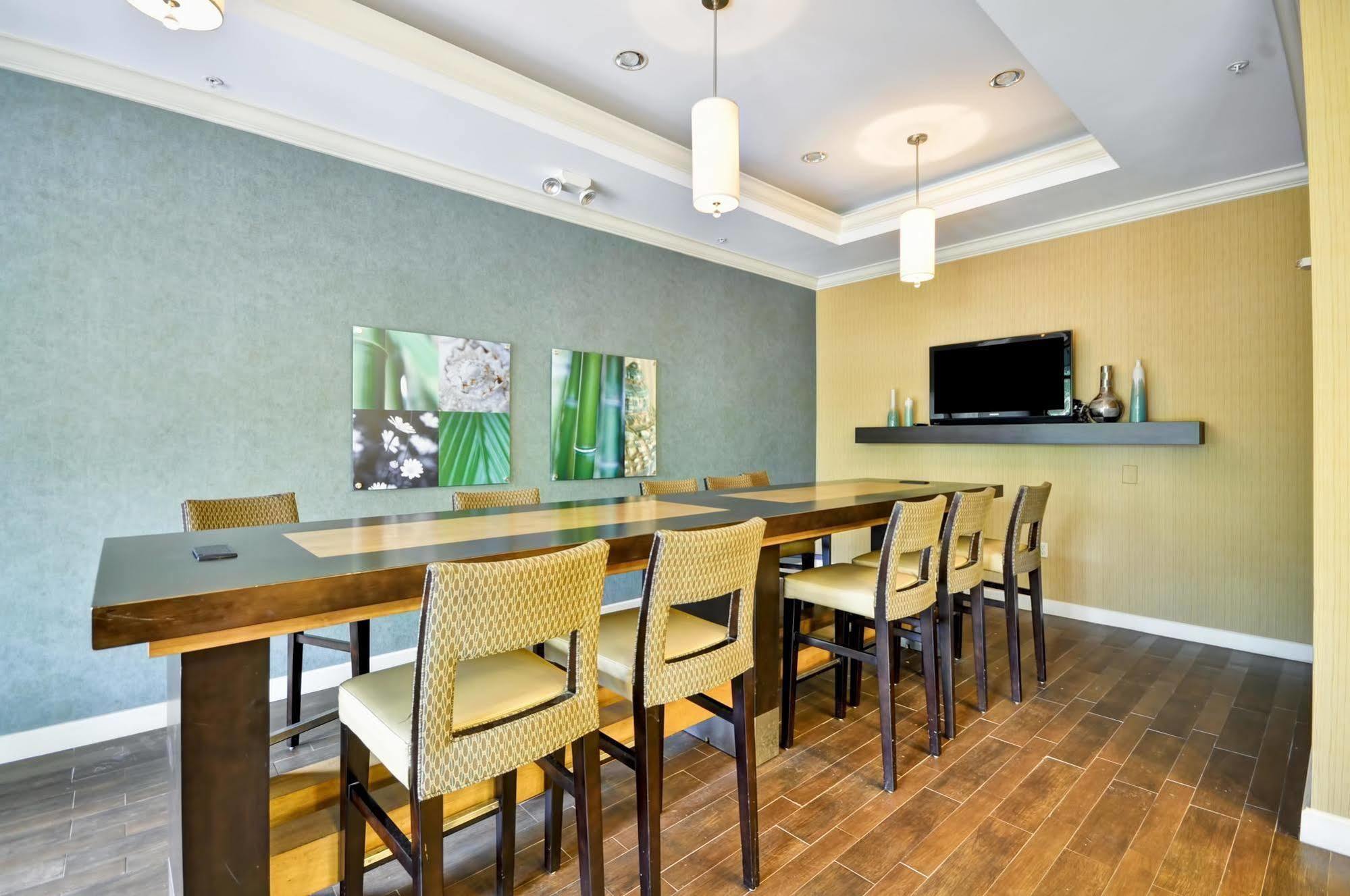 Hampton Inn Palm Beach Gardens Exterior photo