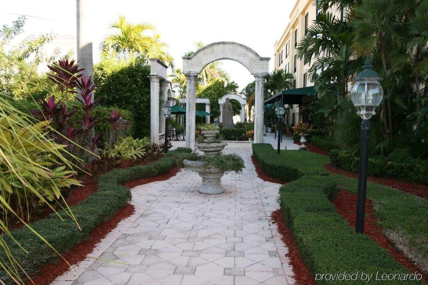 Hampton Inn Palm Beach Gardens Exterior photo